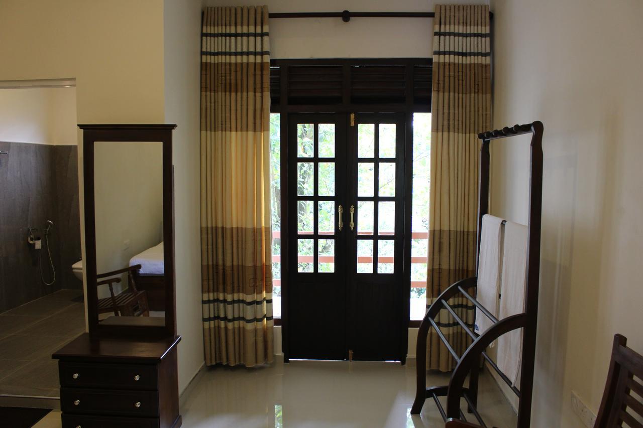 Delhousie Hotel Nallathanniya Exterior photo
